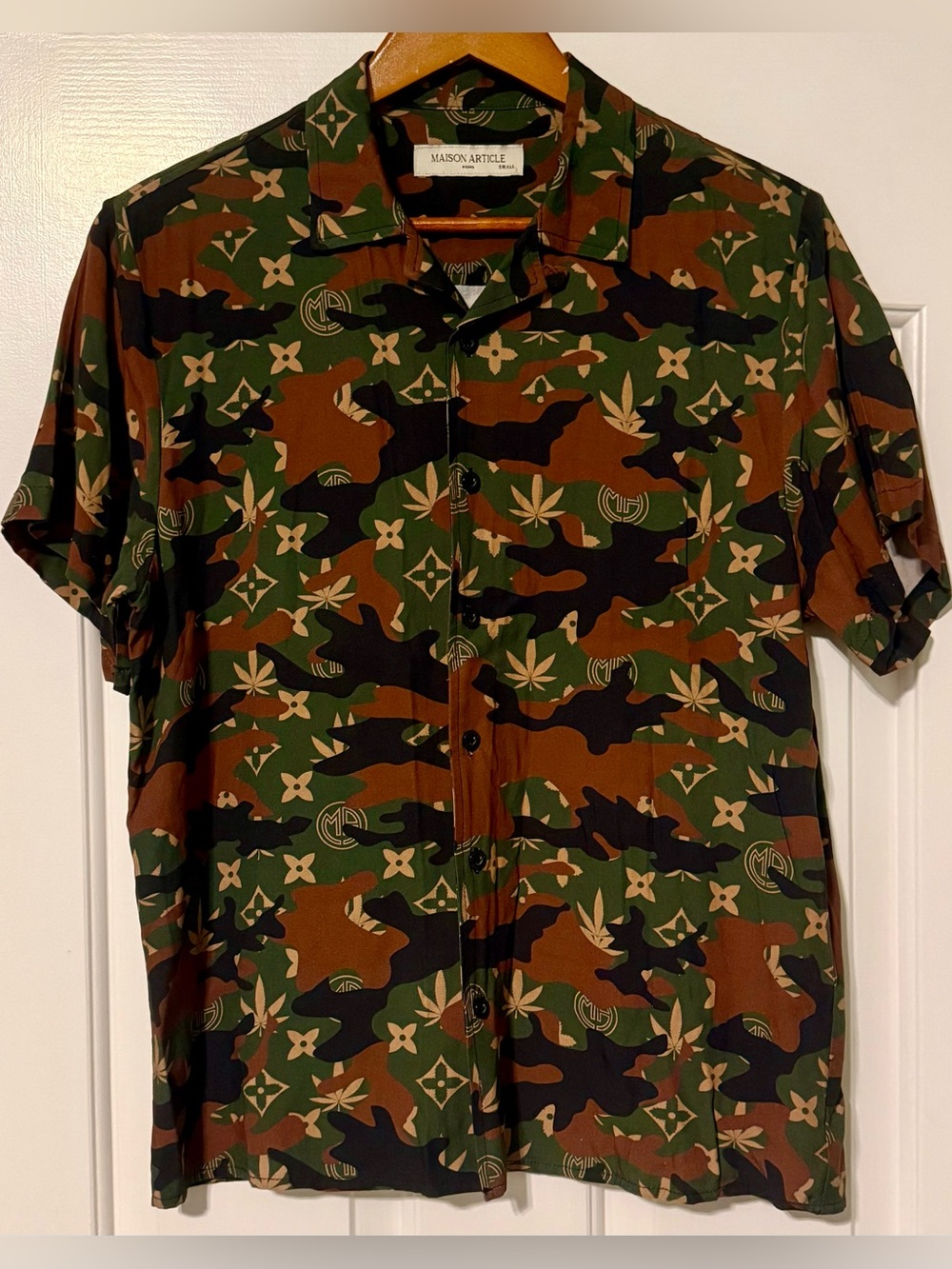 Maison Article Camo Monogram Cannabis Leaf Rayon Button Up Shirt Men’s Small